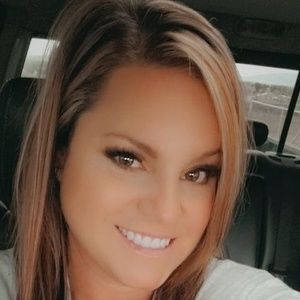 Meet your Posher, Adena